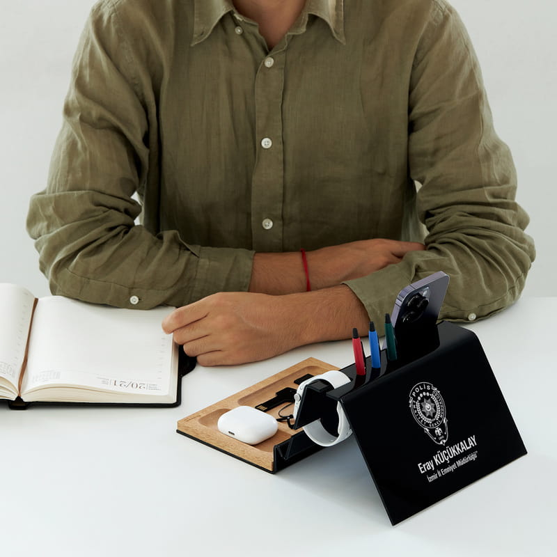 Polise Hediye İsim Yazılı Masaüstü Düzenleyici