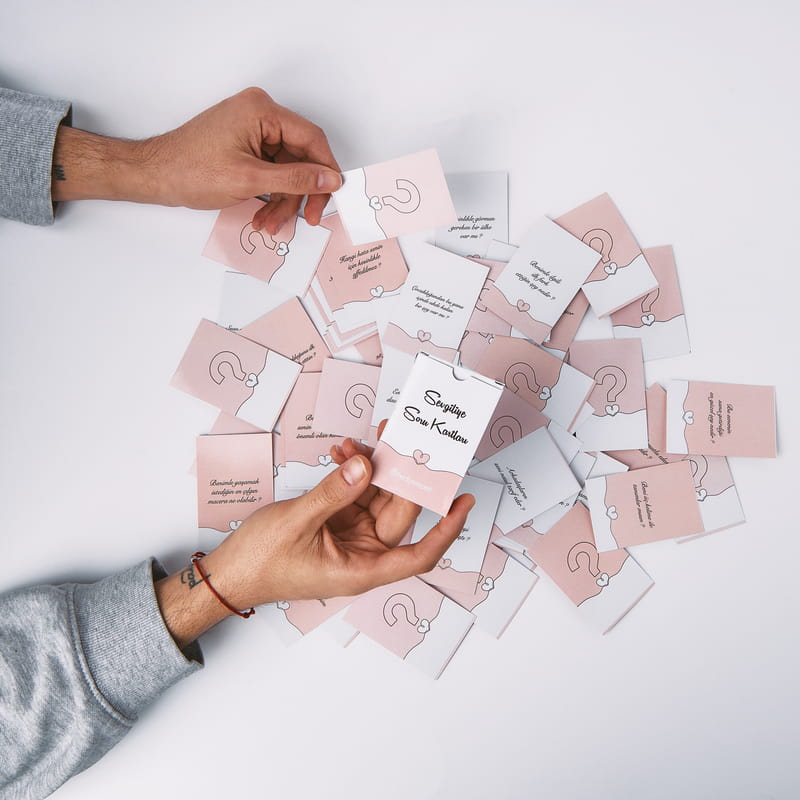 Romantik İlişki Soru Kartları