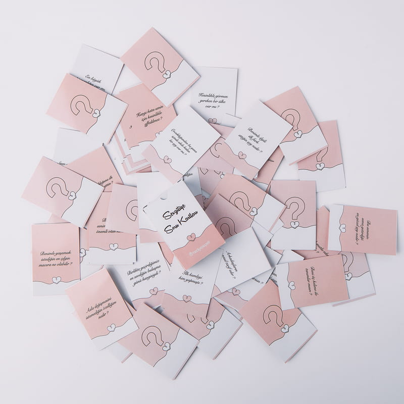 Romantik İlişki Soru Kartları