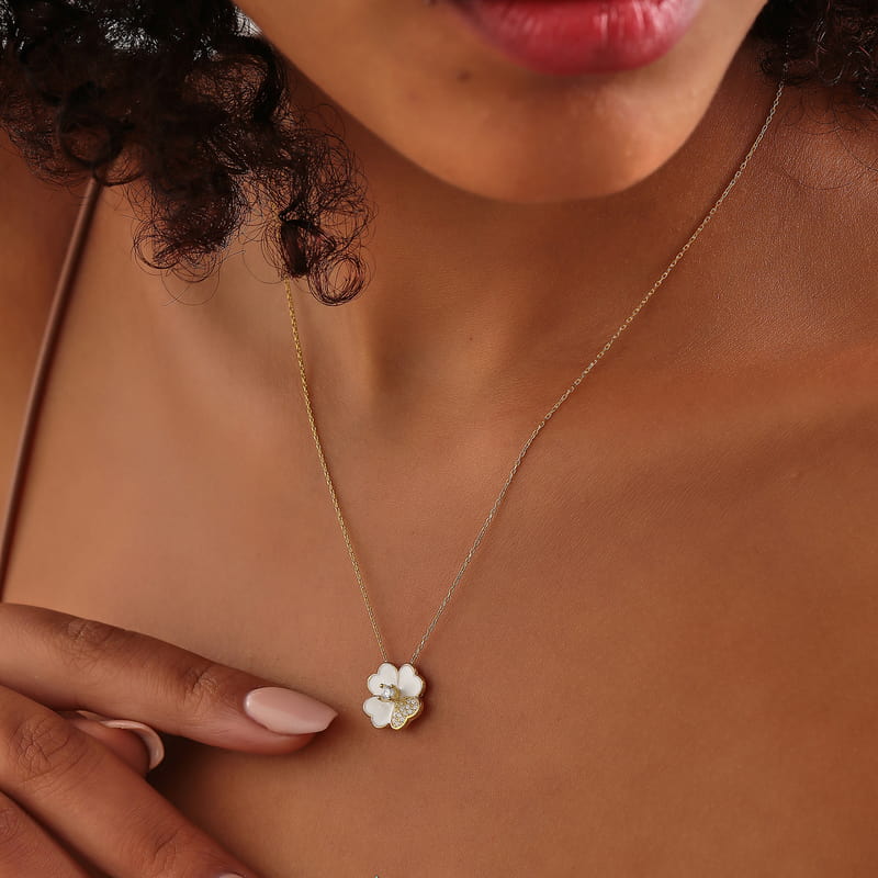 Şans Yoncası Tek Taşlı Gümüş Kadın Kolye