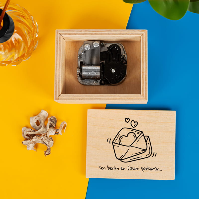 Sen Benim En Favori Şarkımsın Yazılı Ahşap Müzik Kutusu