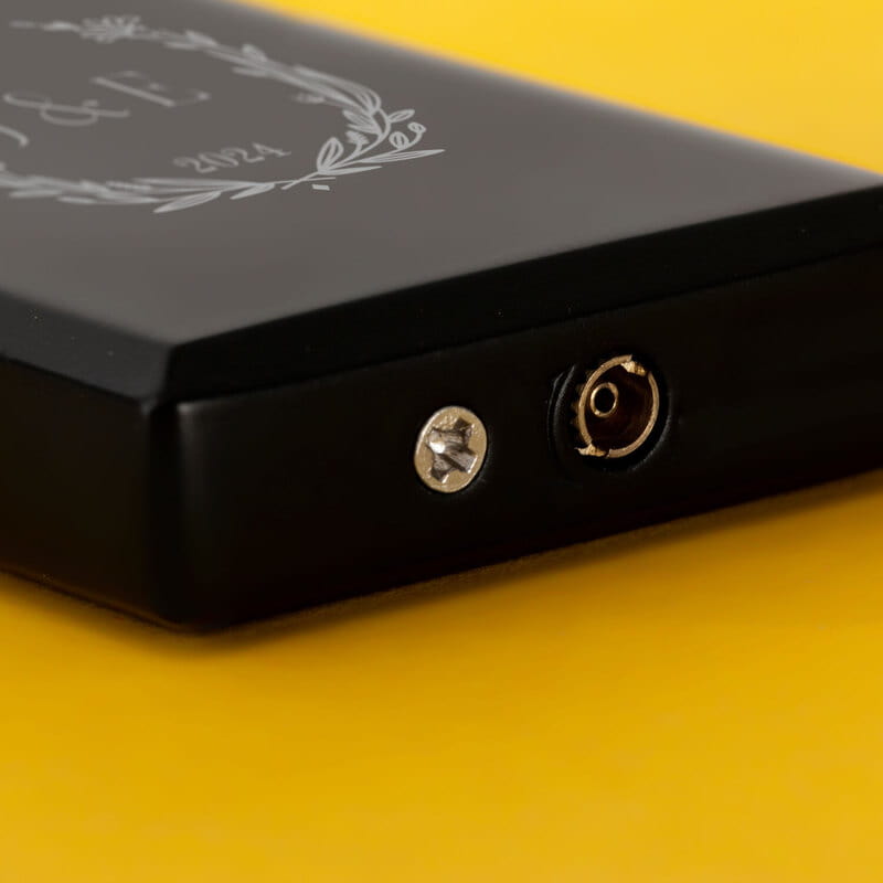 Tarih ve Harf Yazılı Siyah Çakmak