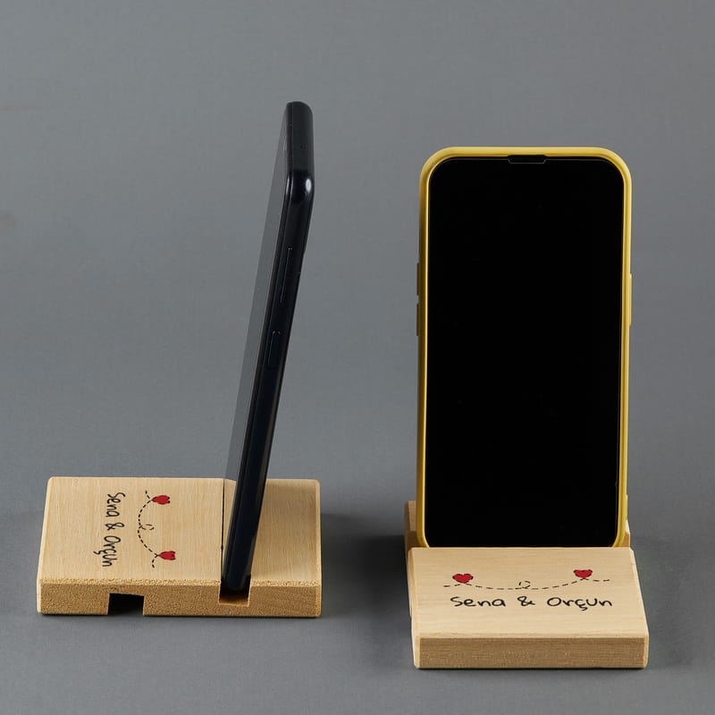 Uzak Mesafe Aşk Tasarımlı Ahşap Telefon Tutucu