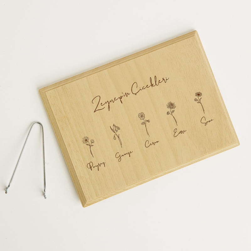 Çocuk ve Torun İsimlerinden oluşan Doğum Çiçeği Tasarımlı Natural Ahşap