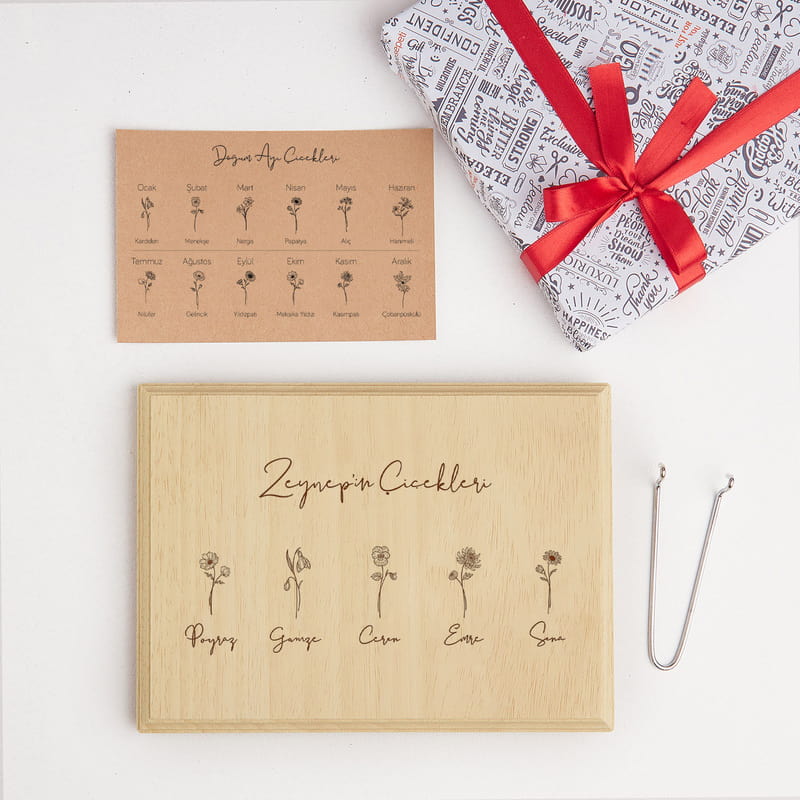 Çocuk ve Torun İsimlerinden oluşan Doğum Çiçeği Tasarımlı Natural Ahşap