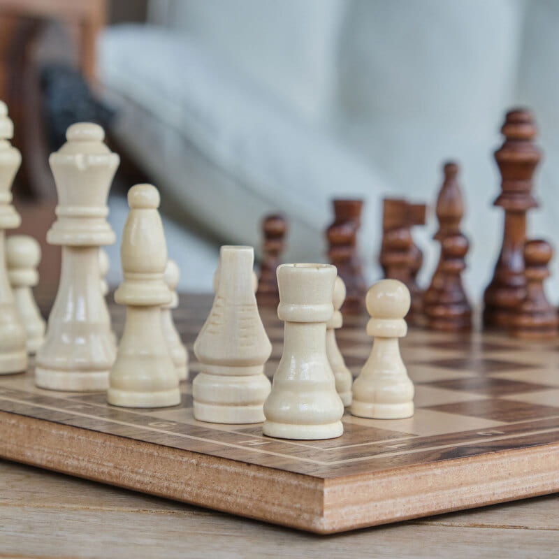 İsim Özelleştirmeli Kare Satranç Tahtası - Ceviz Kaplama