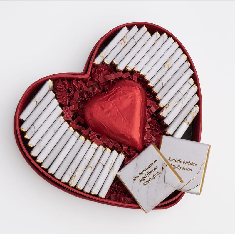 Kalp Kutulu Seni Sevmemin 32 Sebebi Çikolata