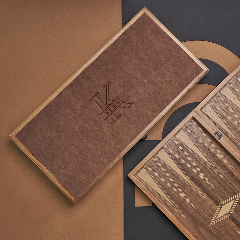 Monogram İsim ve Baş Harf Özelleştirmeli Deri Kaplama Ceviz Tavla