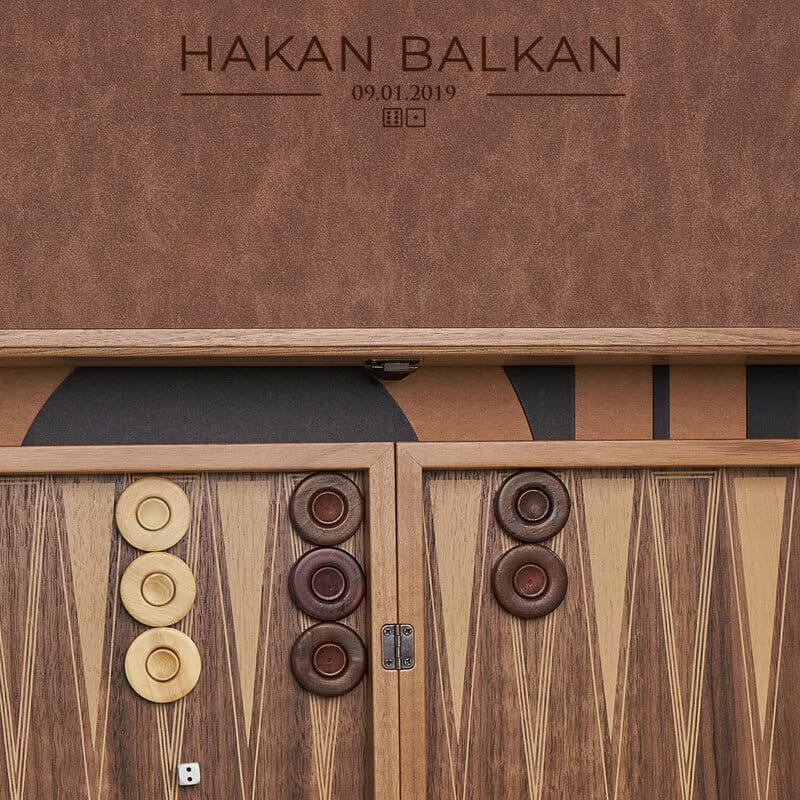 Özelleştirilebilir İsim ve Tarihli Deri Kaplama Ceviz Tavla