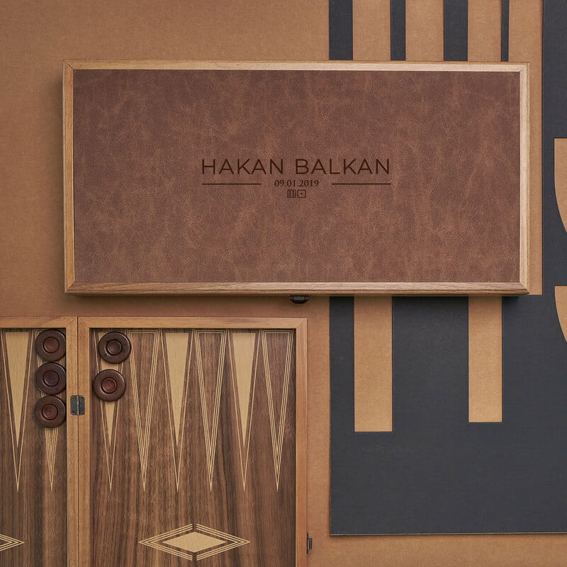 Özelleştirilebilir İsim ve Tarihli Deri Kaplama Ceviz Tavla