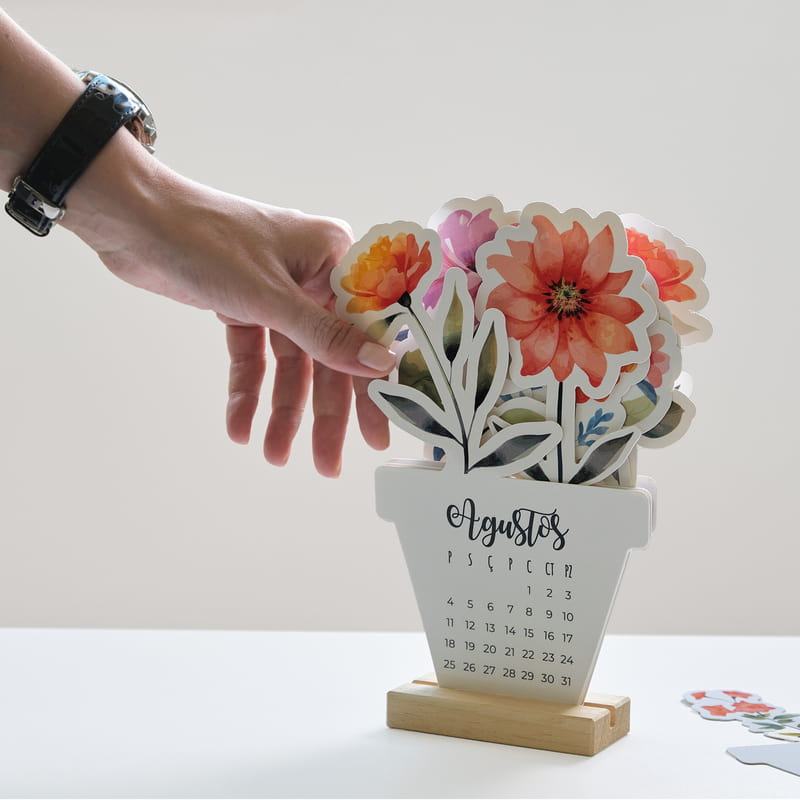 Renkli Çiçekler Dekoratif Masa 2026 Takvimi