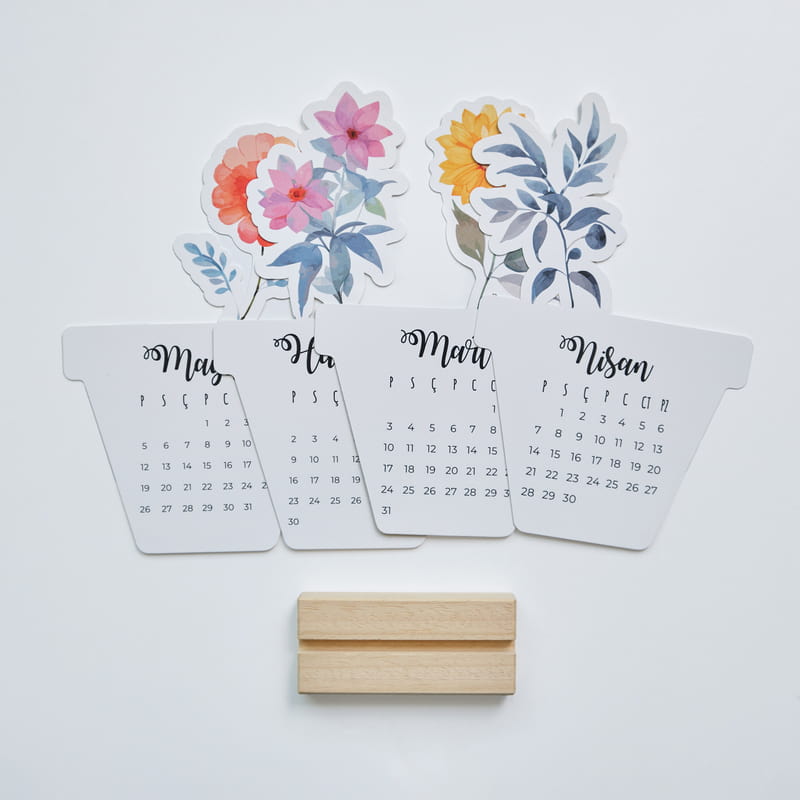 Renkli Çiçekler Dekoratif Masa 2026 Takvimi