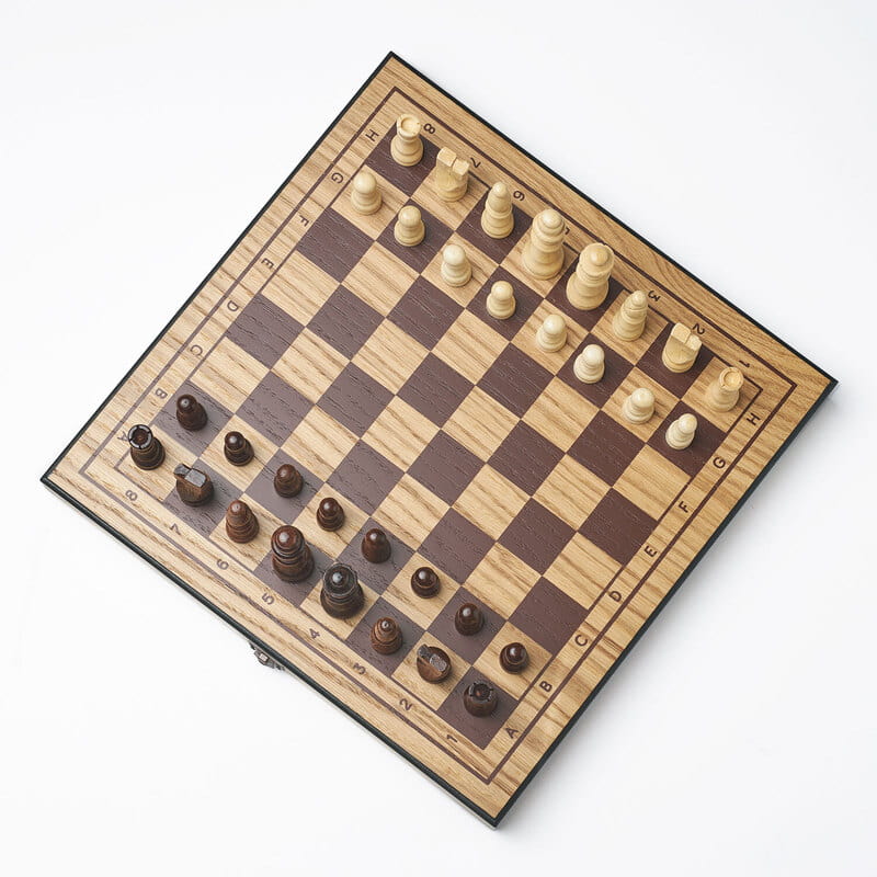 Sevgili İsimler Tasarımlı Kapaklı Satranç Seti - Meşe Kaplama