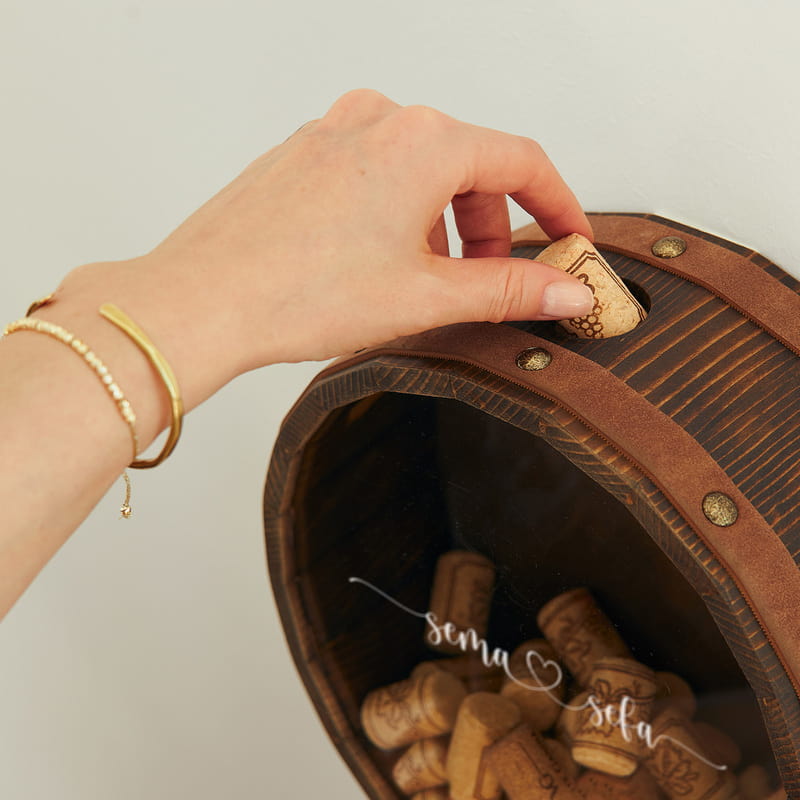 Sevgililere Özel Şarap Mantarı Koleksiyon Kutusu