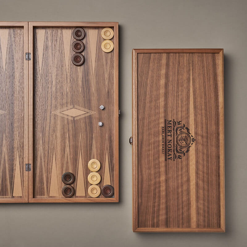 Usta tavlacı İsimli Ceviz Tavla Takımı