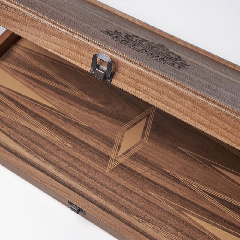 Usta tavlacı İsimli Ceviz Tavla Takımı