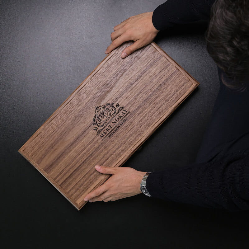 Usta Tavlacılara Özel İsim Özelleştirmeli Fugalı Ceviz Tavla Takımı