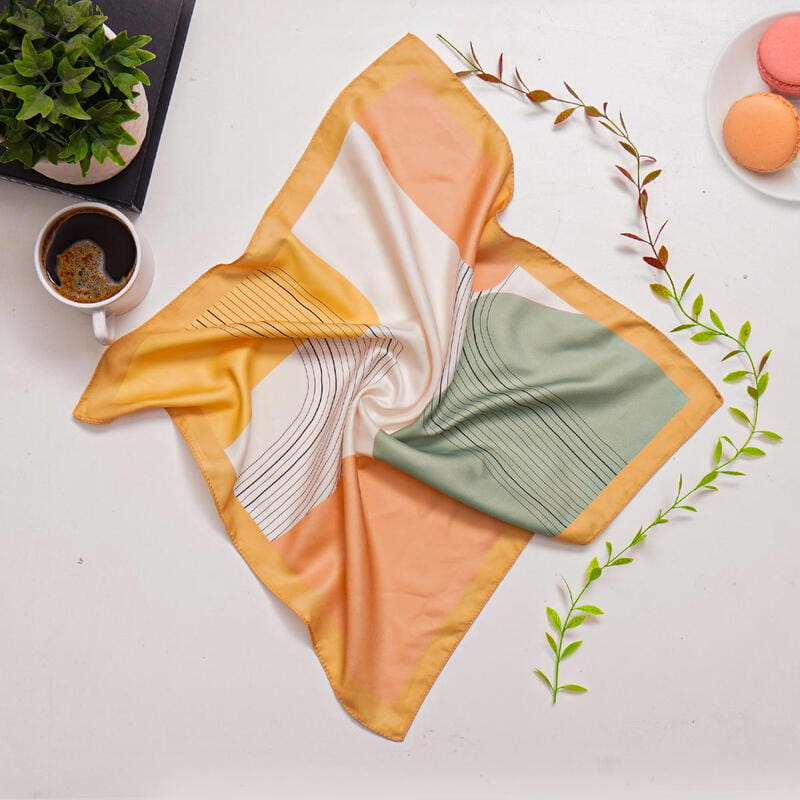 Ahşap Kutulu Fular Sunumlu Fincan Kişiye Özel Çerçeve El Kremi Anahtarlık Hediye Seti