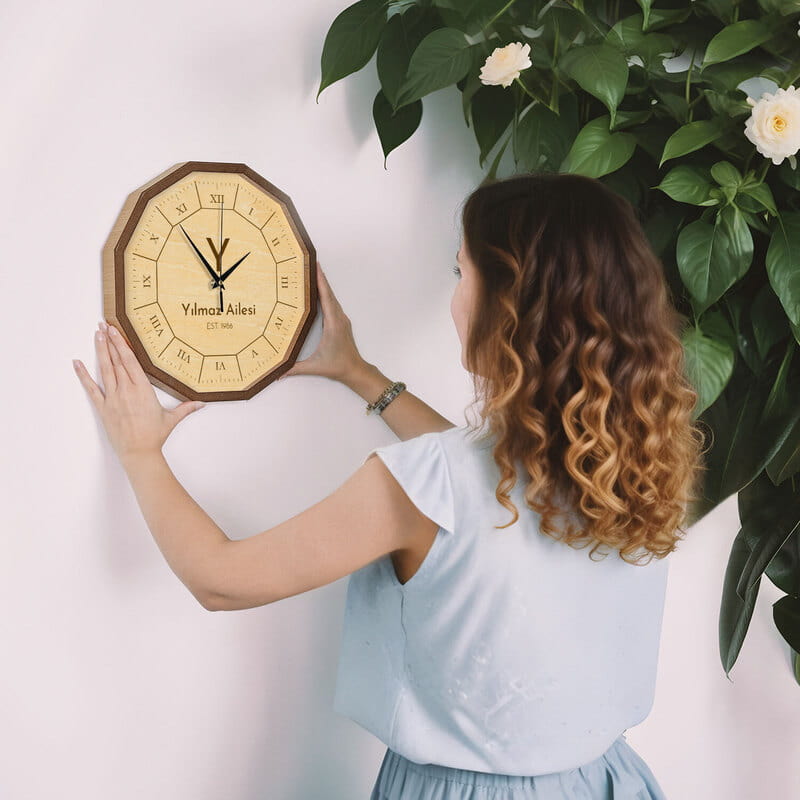 Aile Adı Özelleştirmeli Ahşap Duvar Saati