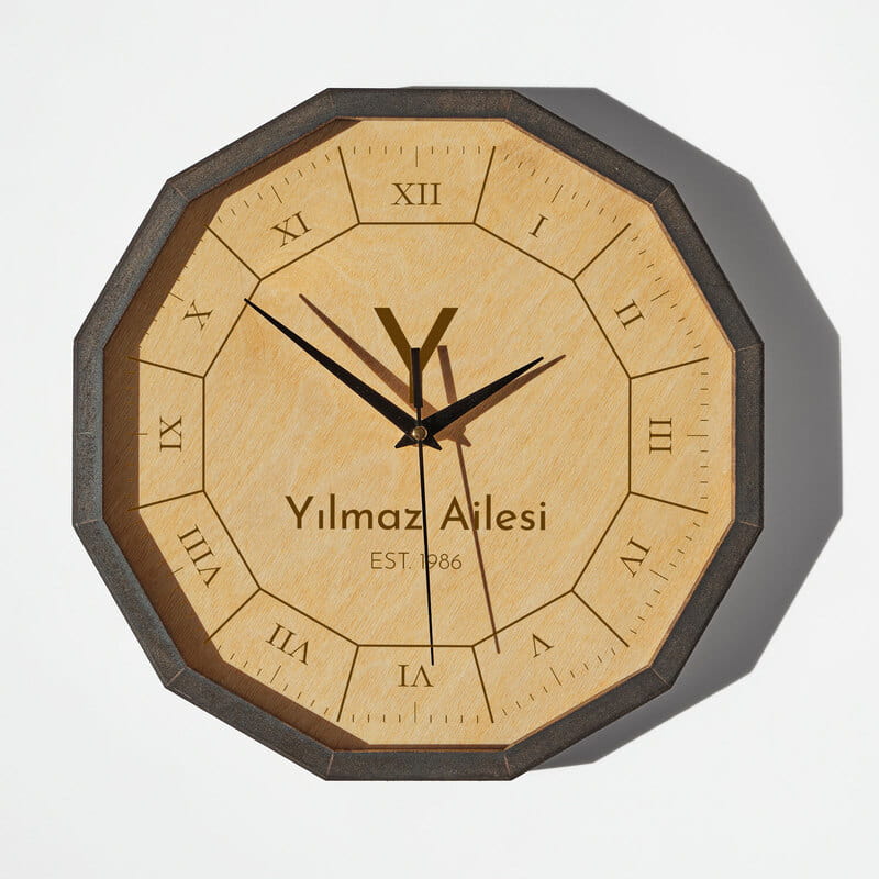 Aile Adı Özelleştirmeli Ahşap Duvar Saati