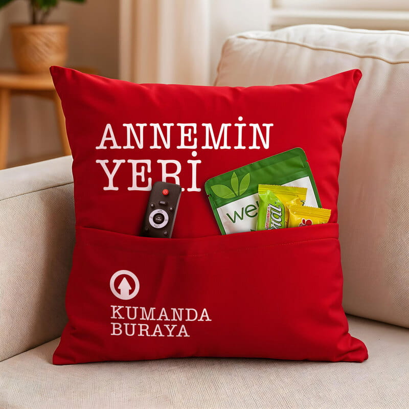 Annemin Yeri Yazılı Kumanda & Atıştırmalık Cepli Televizyon Yastığı