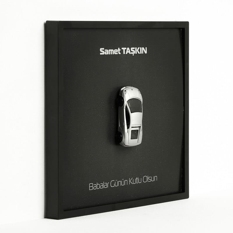 Araba Düşkünü Babaya İsimli Model Araba Çerçevesi