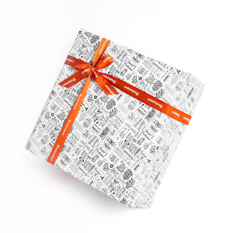 Bankta Oturan Çiftler Karikatürlü Kişiye Özel Yastık