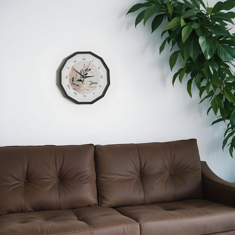 Dekoratif Çiçek Tasarımlı İsme Özel Ahşap Duvar Saati