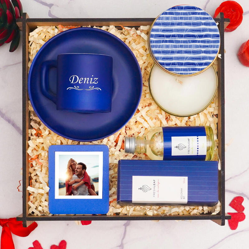 Derin Mavilerde Saklı Mutluluk: İsme Özel Hediye Kutusu