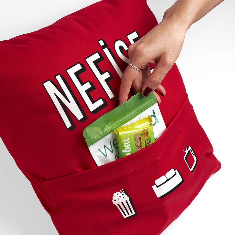 Film Sever Anneler İçin Kişiye Özel Cepli Yastık