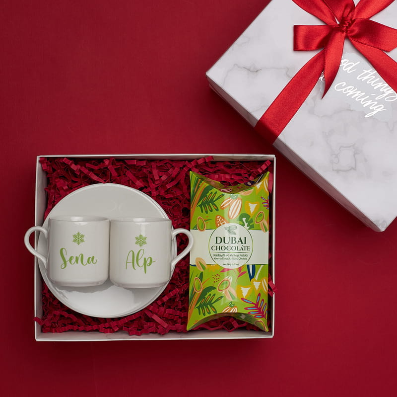 İsme Özel Kar Tanesi Kahve Fincanı ve Çikolata Hediye Kutusu