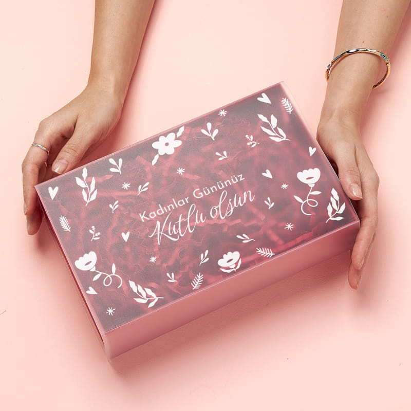 Kadınlar Gününüz Kutlu Olsun Hediye Kutusu