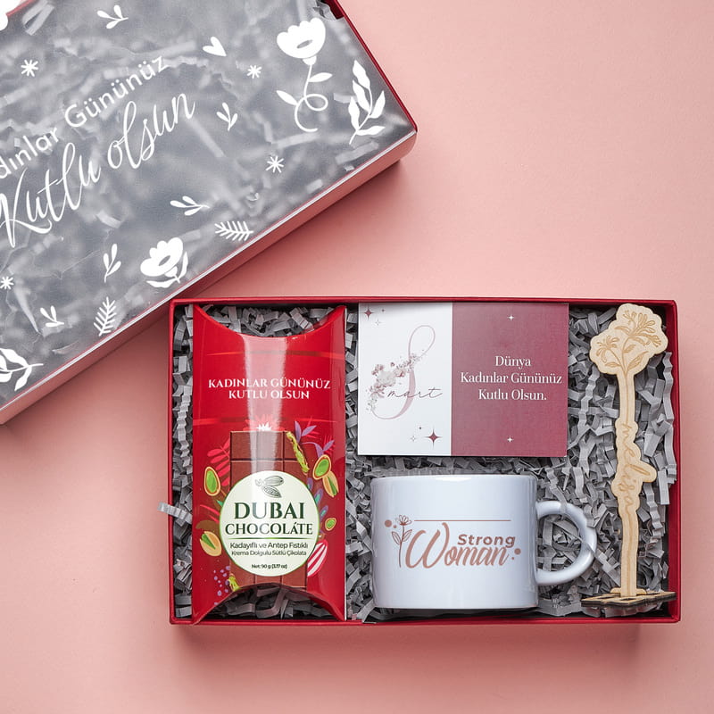 Kadınlar Gününüz Kutlu Olsun Hediye Kutusu