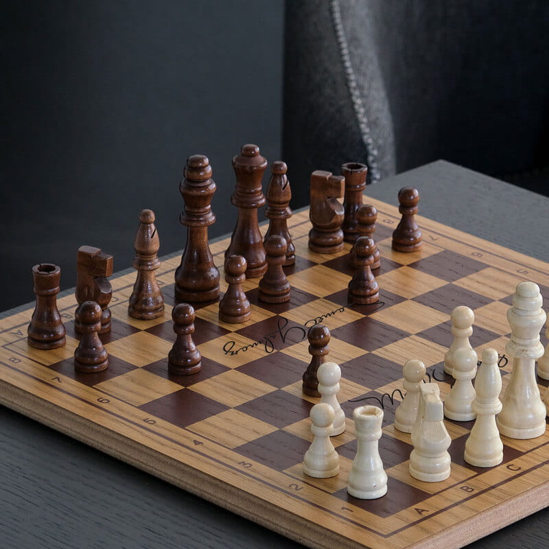 Kişiye Özel İmzalı Kare Satranç Takımı - Meşe Kaplama
