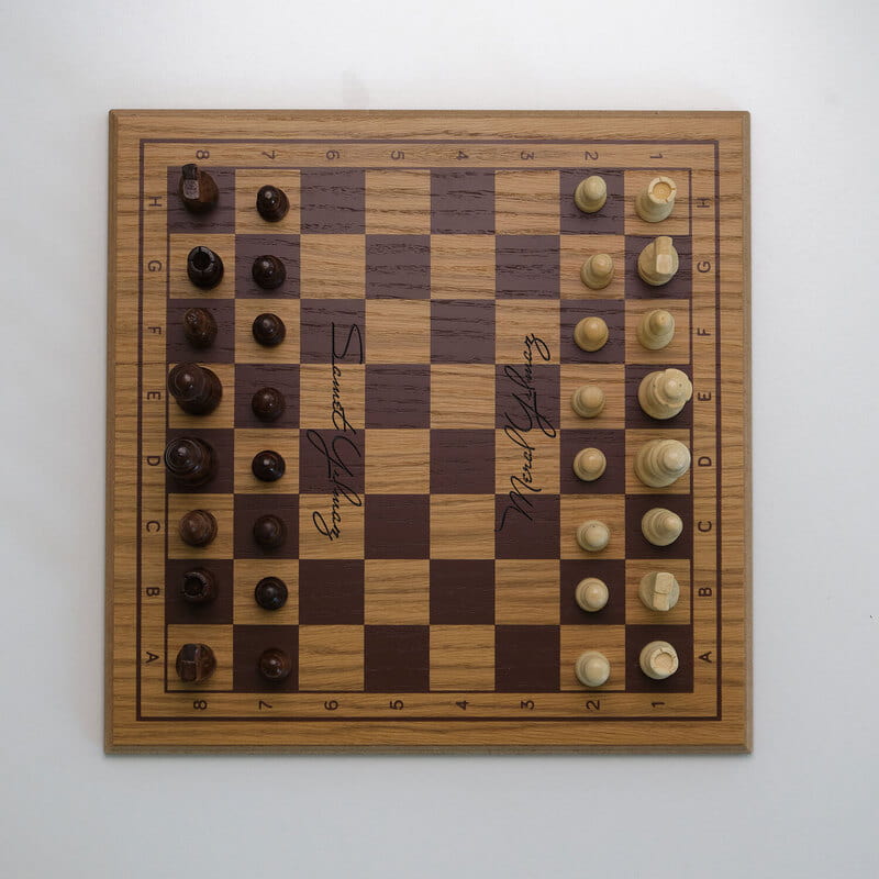 Kişiye Özel İmzalı Kare Satranç Takımı - Meşe Kaplama
