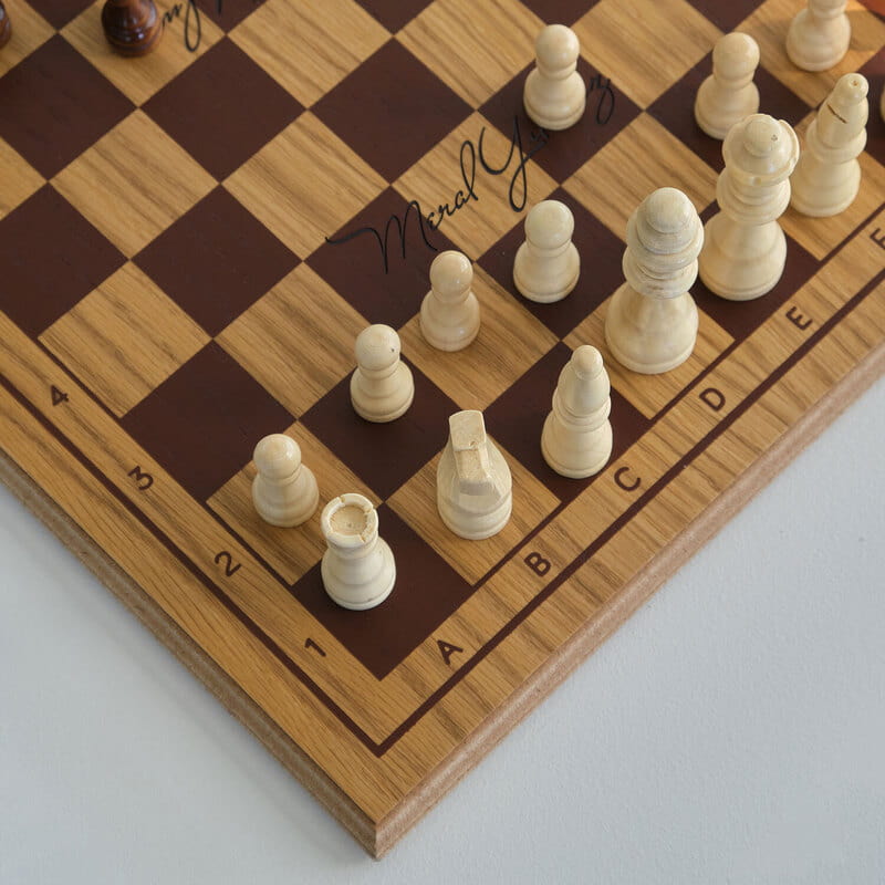 Kişiye Özel İmzalı Kare Satranç Takımı - Meşe Kaplama
