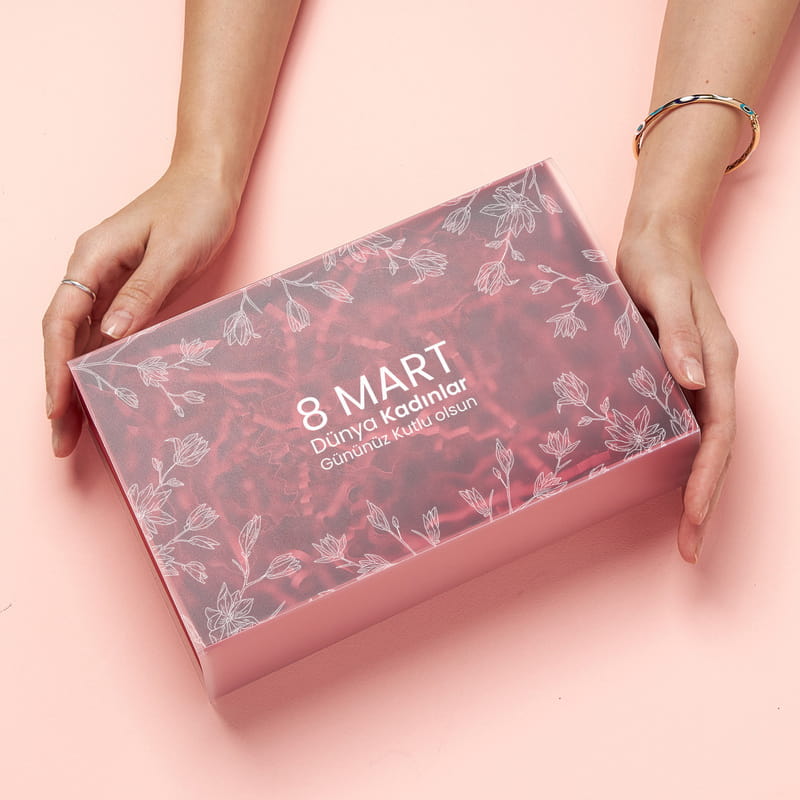 Kişiye Özel Kadınlar Günü Hediye Kutusu