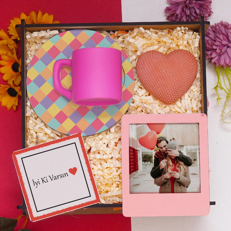 Kişiye Özel Sunumlu Fincan Kalp Biblo Kişiye Özel Çerçeve Hediye Kutusu