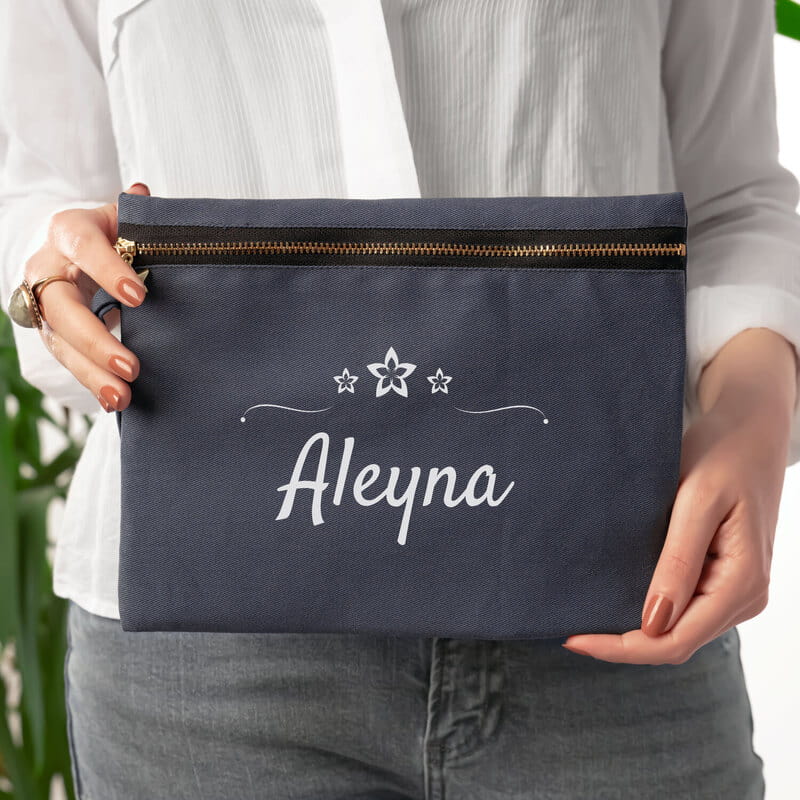 Kız Arkadaşa Özel İsim Yazılı Kanvas Makyaj Çantası