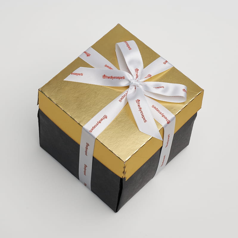 Patlayan Hediye Kutusunda Sürpriz Çikolata Sepeti