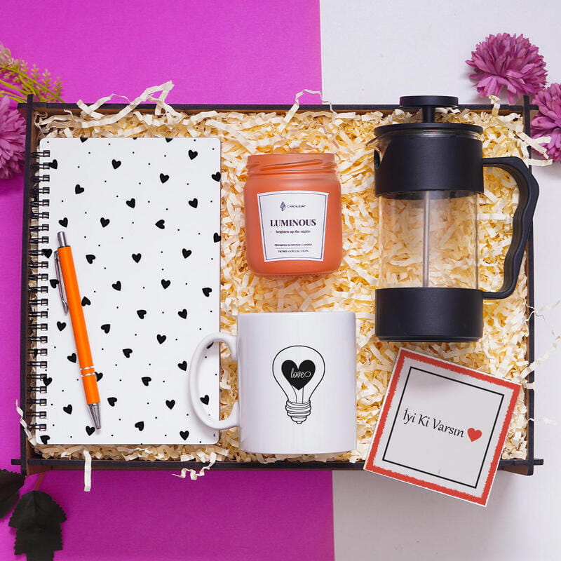Şık Tasarımlı Özel Ahşap Kutuda French press Defter Kalem Mum Kupa Bardak Altlık Hediye Kutusu