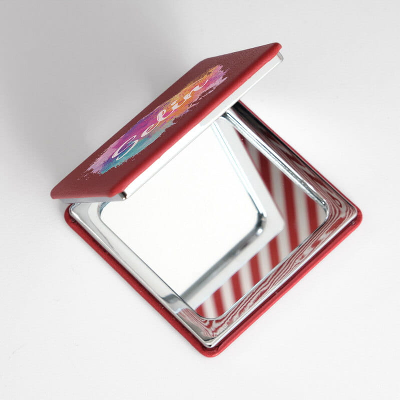 Suluboya İsimli Kırmızı El Aynası