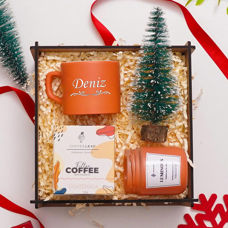 Turuncu Renk Temalı Yılbaşı Dekoratif Ahşap Kutu Fincan Çam Ağacı Mum Filitre Kahve Hediye Kutusu