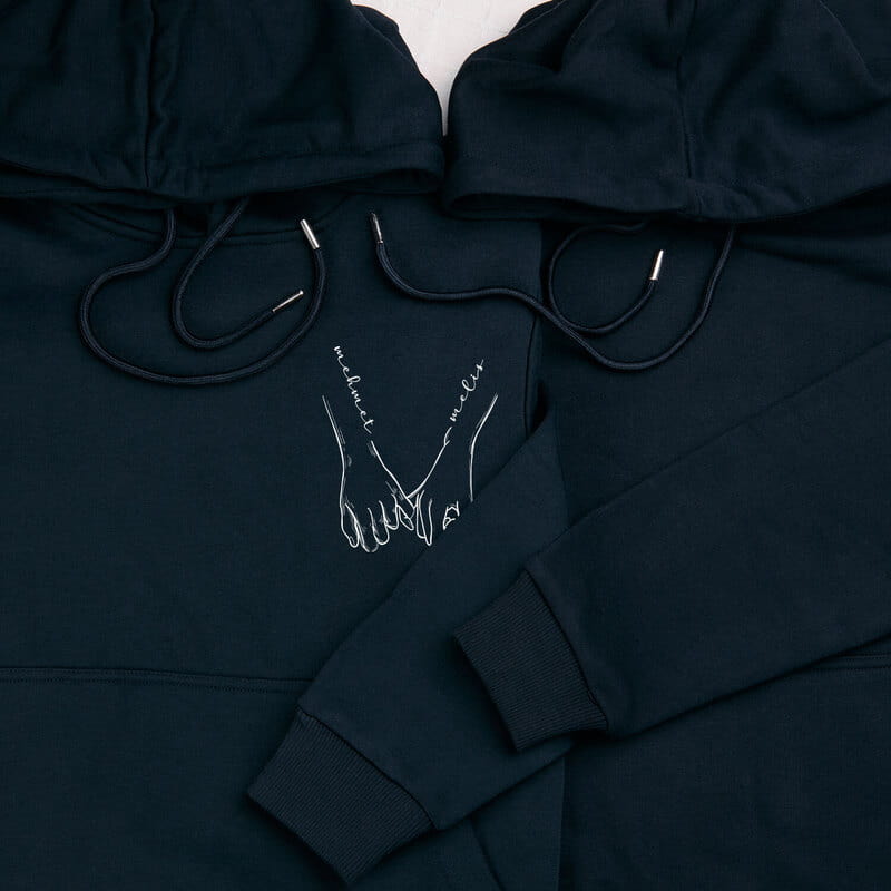 Tutuşan Eller İsim Yazılı 2'li Sweatshirt Kombini