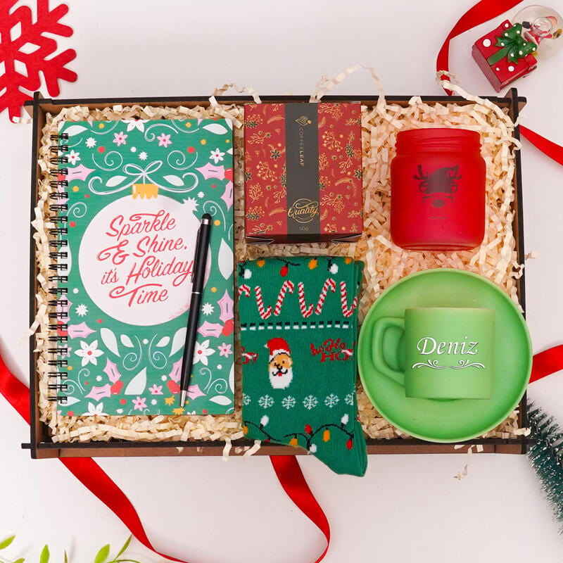 Yeni Yıl Hediye Seti  Fincan Takımı Defter Kalem Kahve Çorap Mum Hediye Kutusu