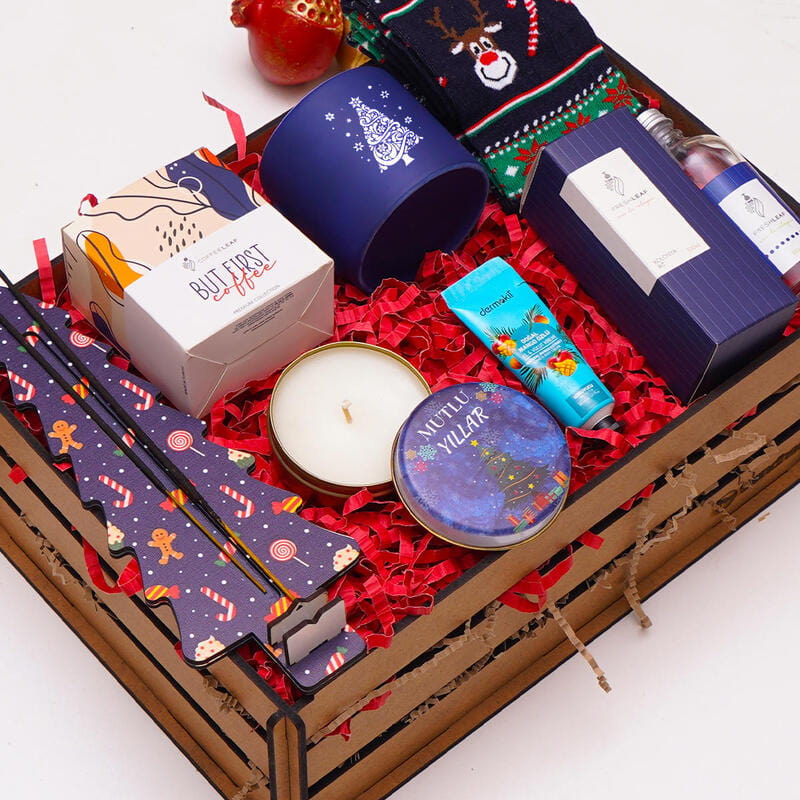 Yeni Yıl Özel Fincan Kahve Çorap Kolonya Mum El kremi Tütsü Hediye Kutusu