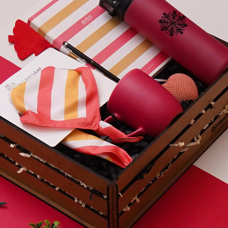 Yeni Yıla Özel Kadın Fular Defter Kalem Cam Suluk Kupa Bardak Kalp Biblo Yılbaşı Hediye Kutusu