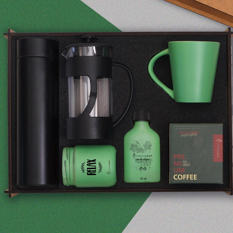 Yeşil & Siyah: Minimalist Enerji Hediye Kutusu 