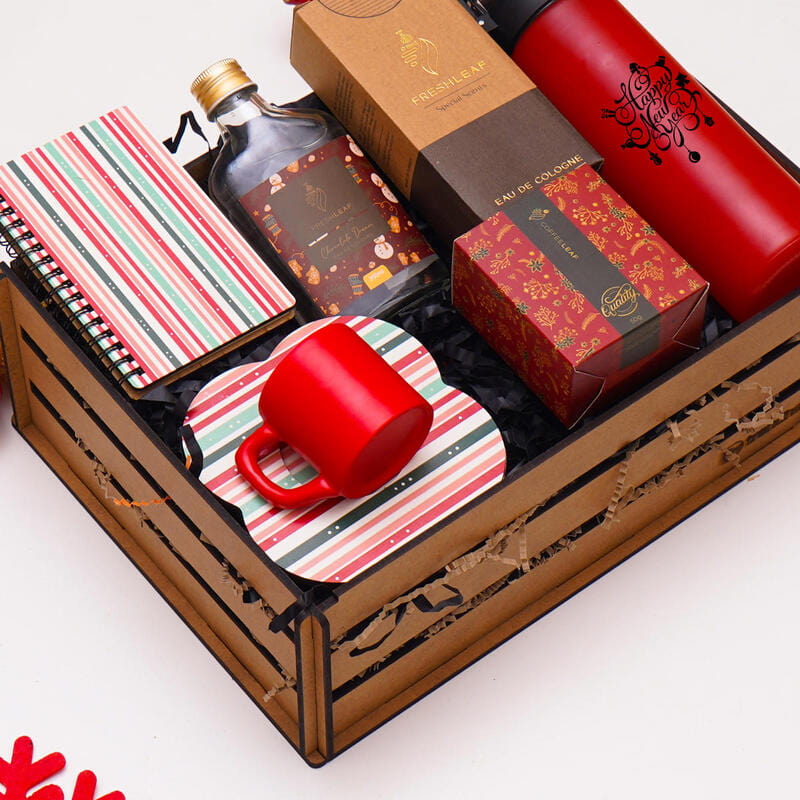 Yılbaşı Ahşap Defter Sunumlu Fincan Kolonya Cam Suluk Türk Kahvesi Kahve Hediye Kutusu