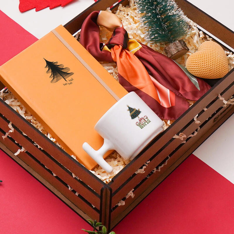 Yılbaşıba Özel Defter Kalem Kupa Fular Hediye Kutusu